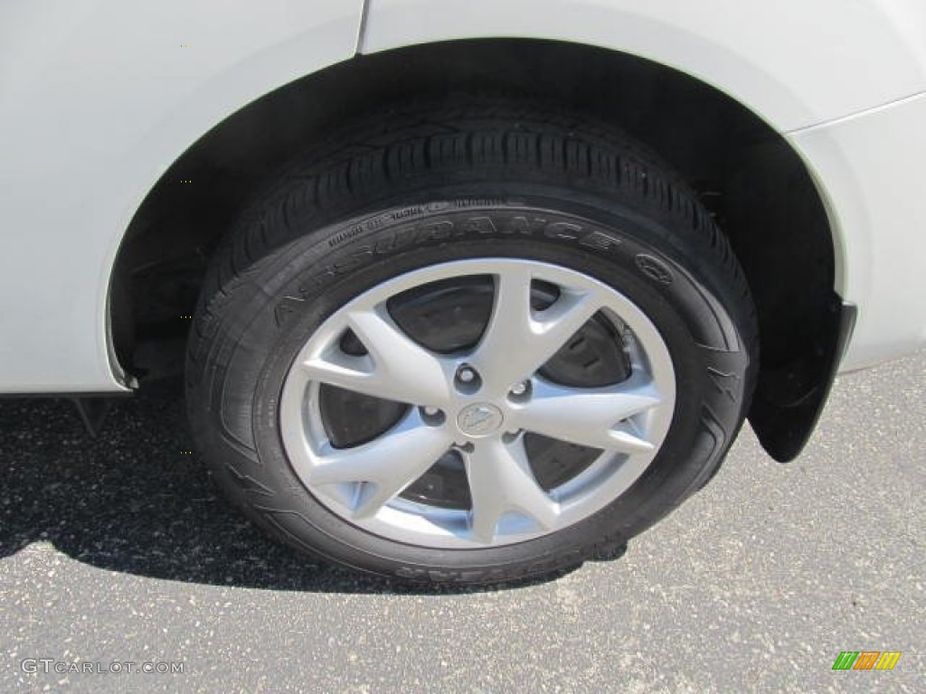 2011 Rogue SV AWD - Pearl White / Black photo #3