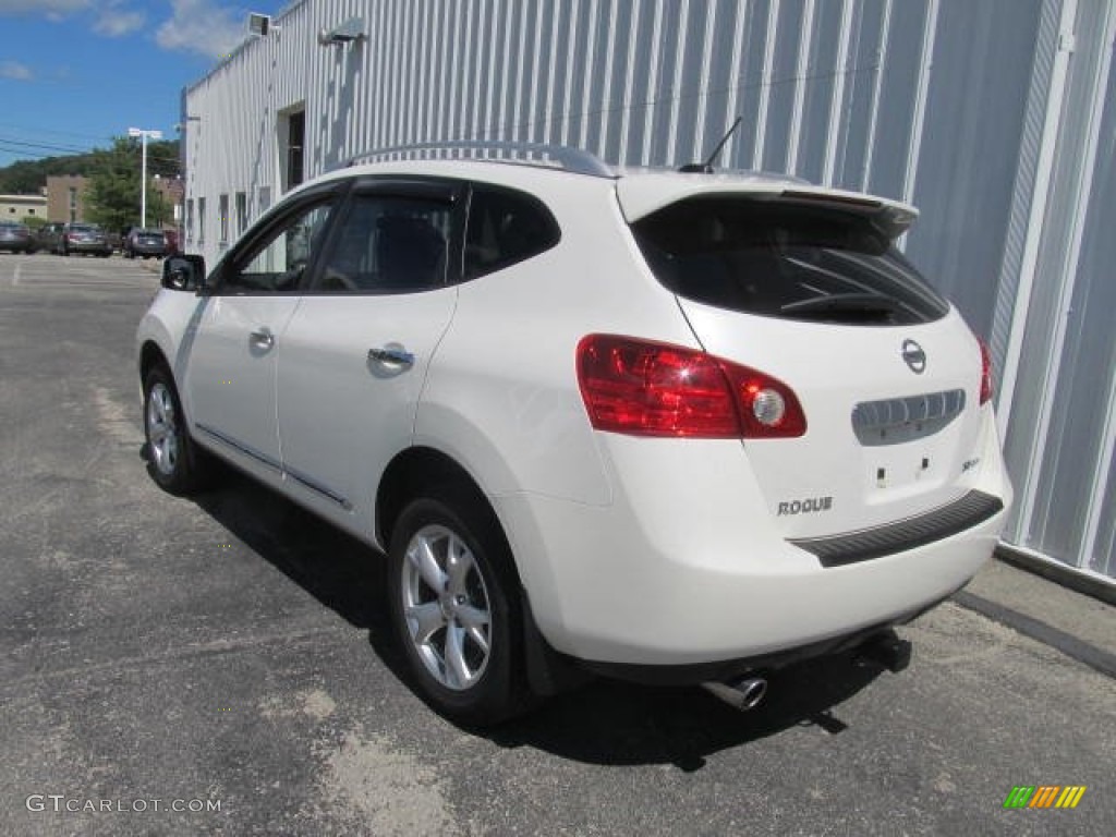 2011 Rogue SV AWD - Pearl White / Black photo #4