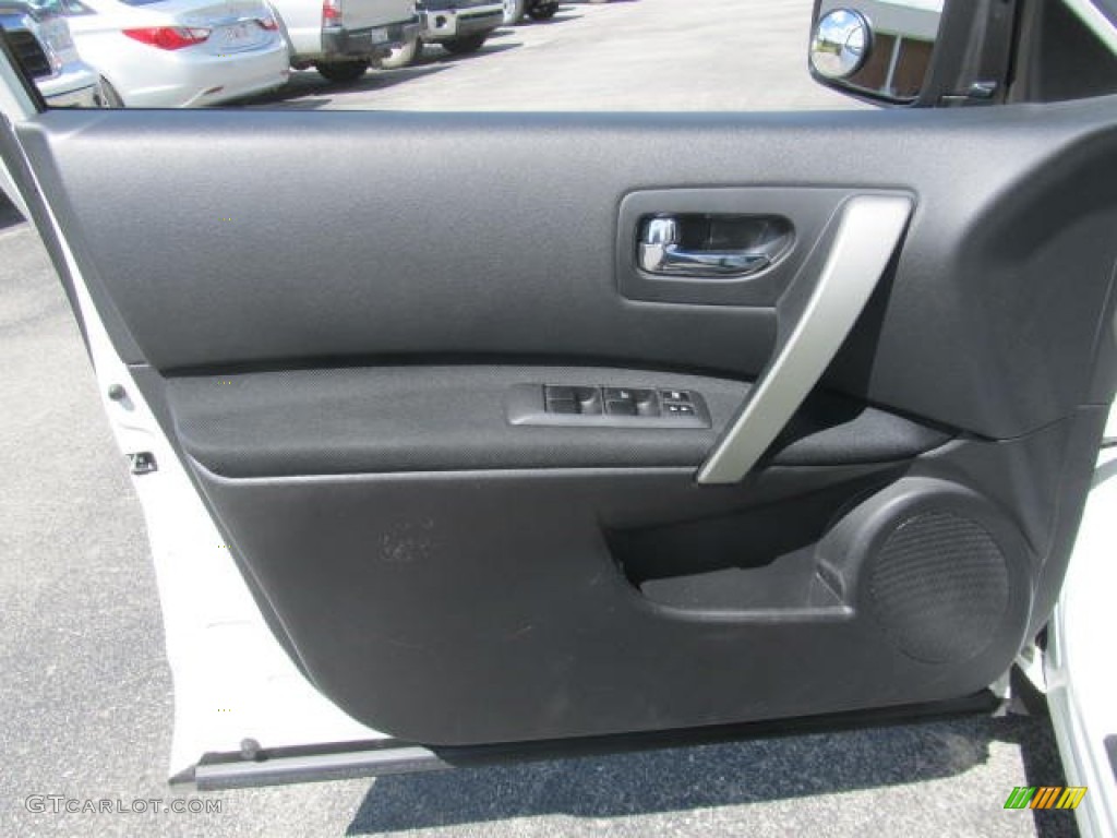 2011 Rogue SV AWD - Pearl White / Black photo #10