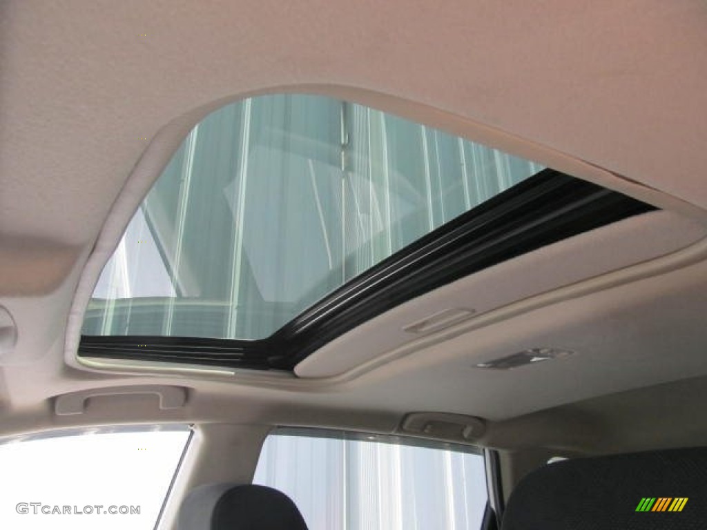 2011 Rogue SV AWD - Pearl White / Black photo #11