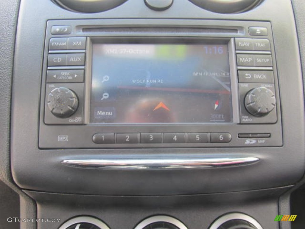 2011 Rogue SV AWD - Pearl White / Black photo #16