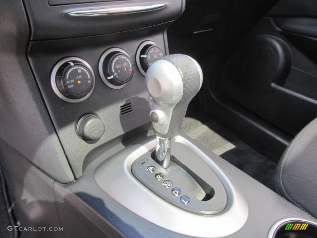 2011 Rogue SV AWD - Pearl White / Black photo #17