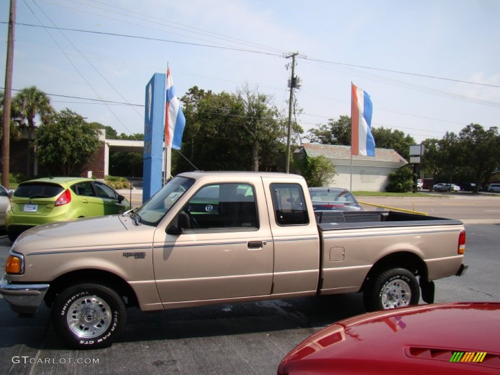 2010 F150 Lariat SuperCrew - Pueblo Gold Metallic / Tan photo #5