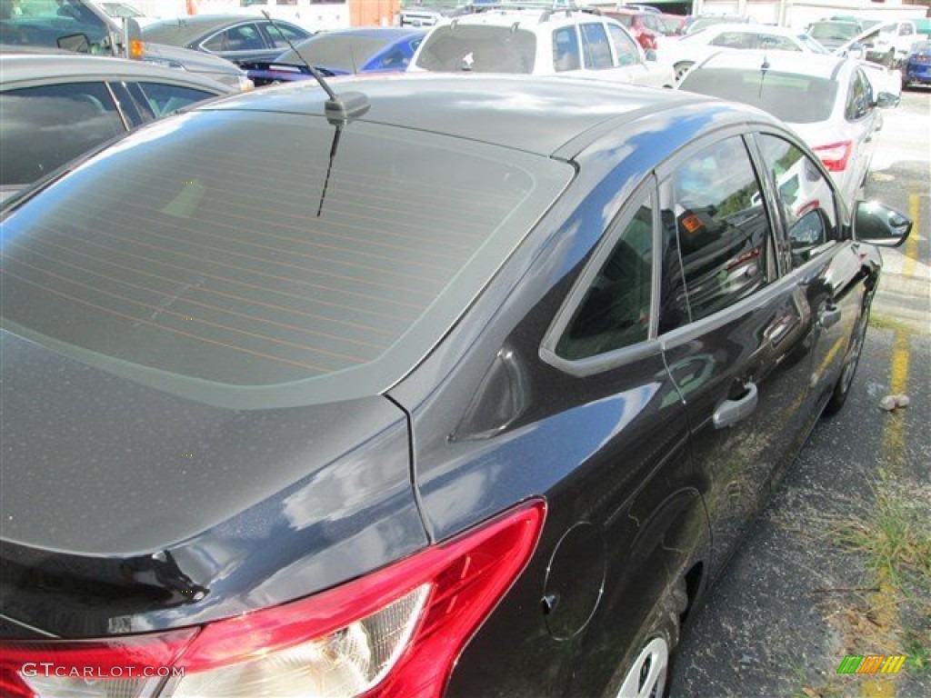 2013 Focus S Sedan - Tuxedo Black / Charcoal Black photo #4