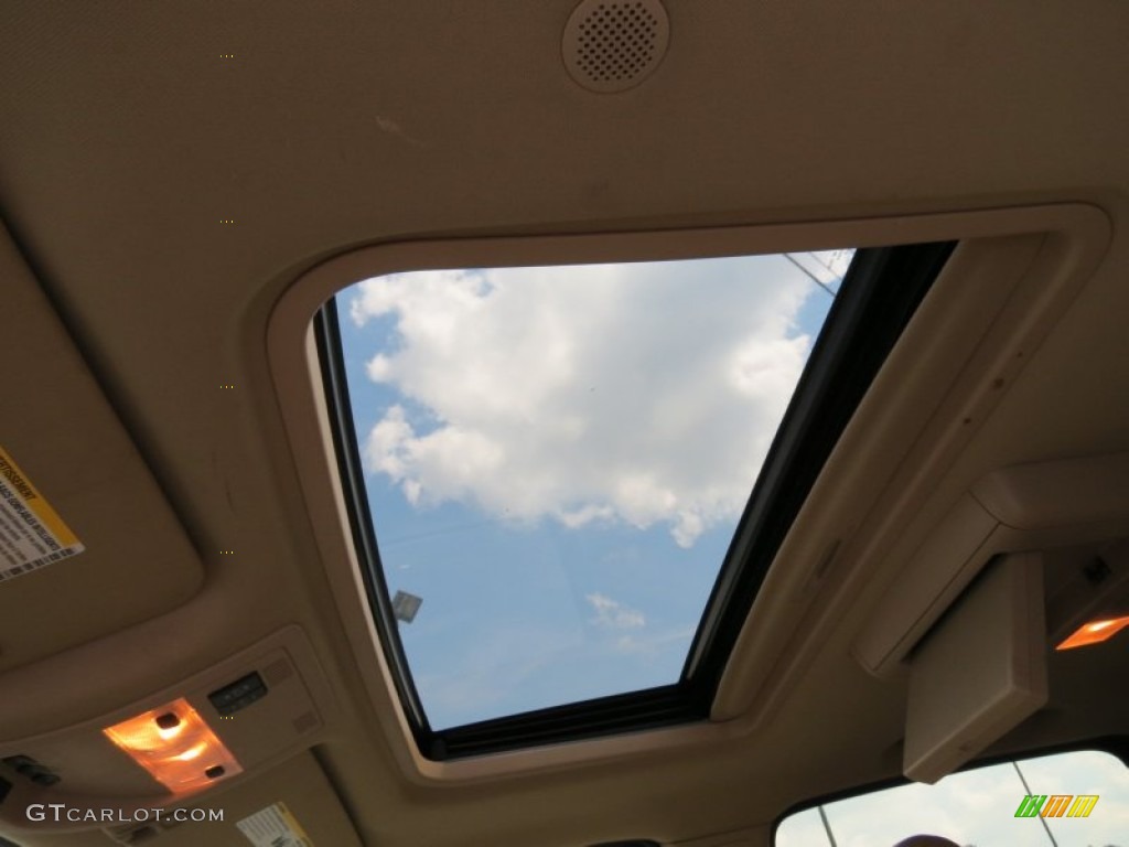 2007 Suburban 1500 LT - Dark Blue Metallic / Light Cashmere/Ebony photo #11