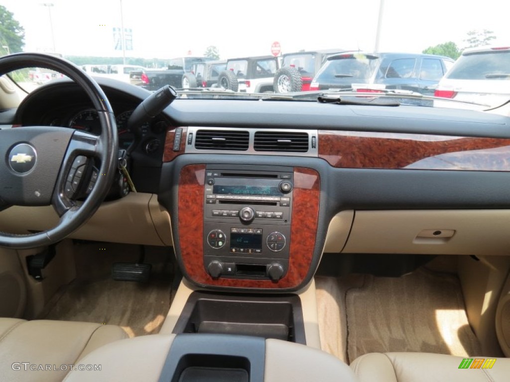 2007 Suburban 1500 LT - Dark Blue Metallic / Light Cashmere/Ebony photo #20