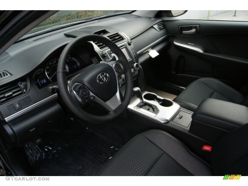 Black Interior 2014 Toyota Camry SE Photo #85386508