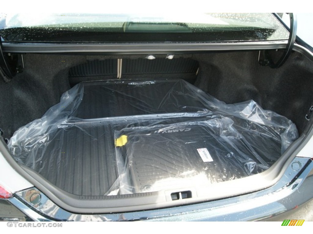 2014 Toyota Camry LE Trunk Photo #85386874