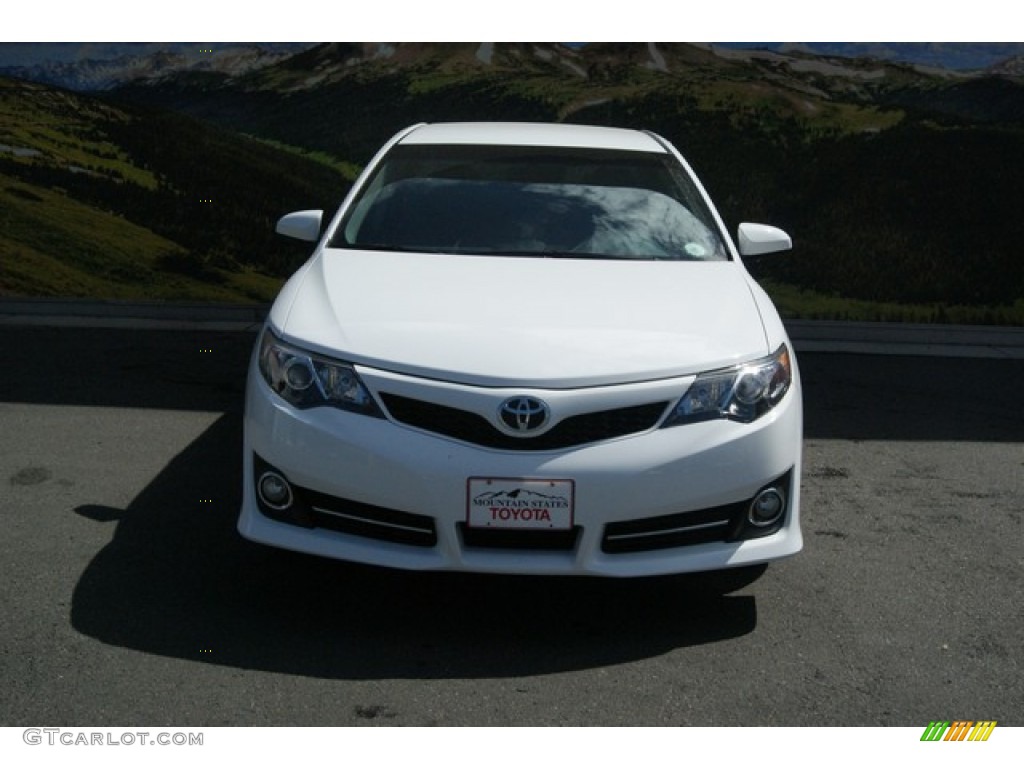 2013 Camry SE - Super White / Black photo #2