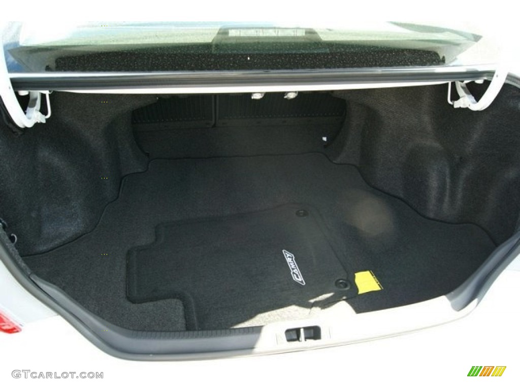 2013 Camry SE - Super White / Black photo #8