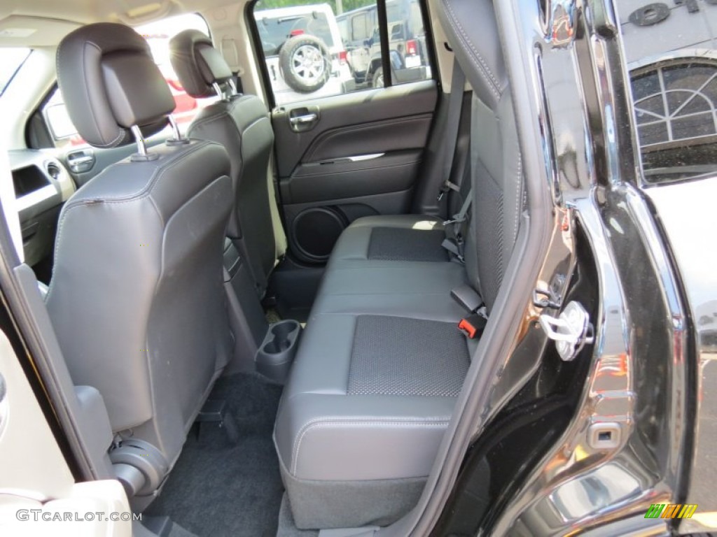 2014 Compass Latitude - Black / Dark Slate Gray photo #12
