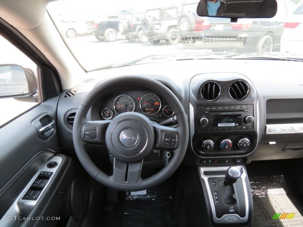 2014 Compass Latitude - Black / Dark Slate Gray photo #13