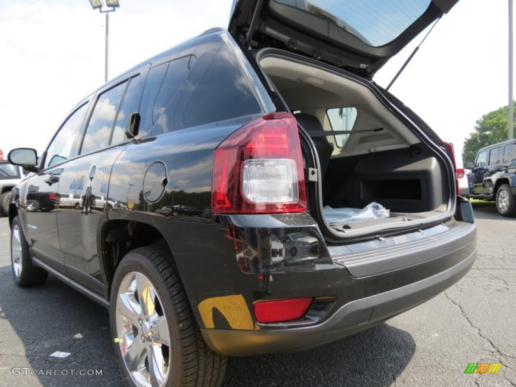 2014 Compass Latitude - Black / Dark Slate Gray photo #14