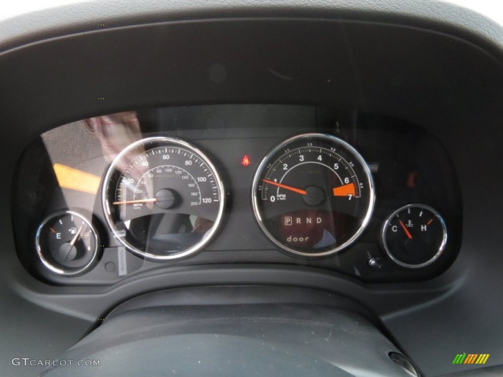 2014 Compass Latitude - Black / Dark Slate Gray photo #16