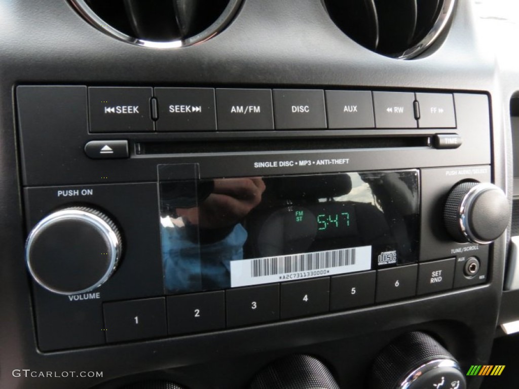 2014 Compass Latitude - Black / Dark Slate Gray photo #17