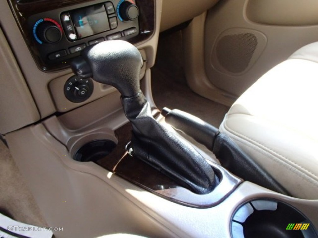 2004 Rainier CXL AWD - Olympic White / Light Cashmere photo #20