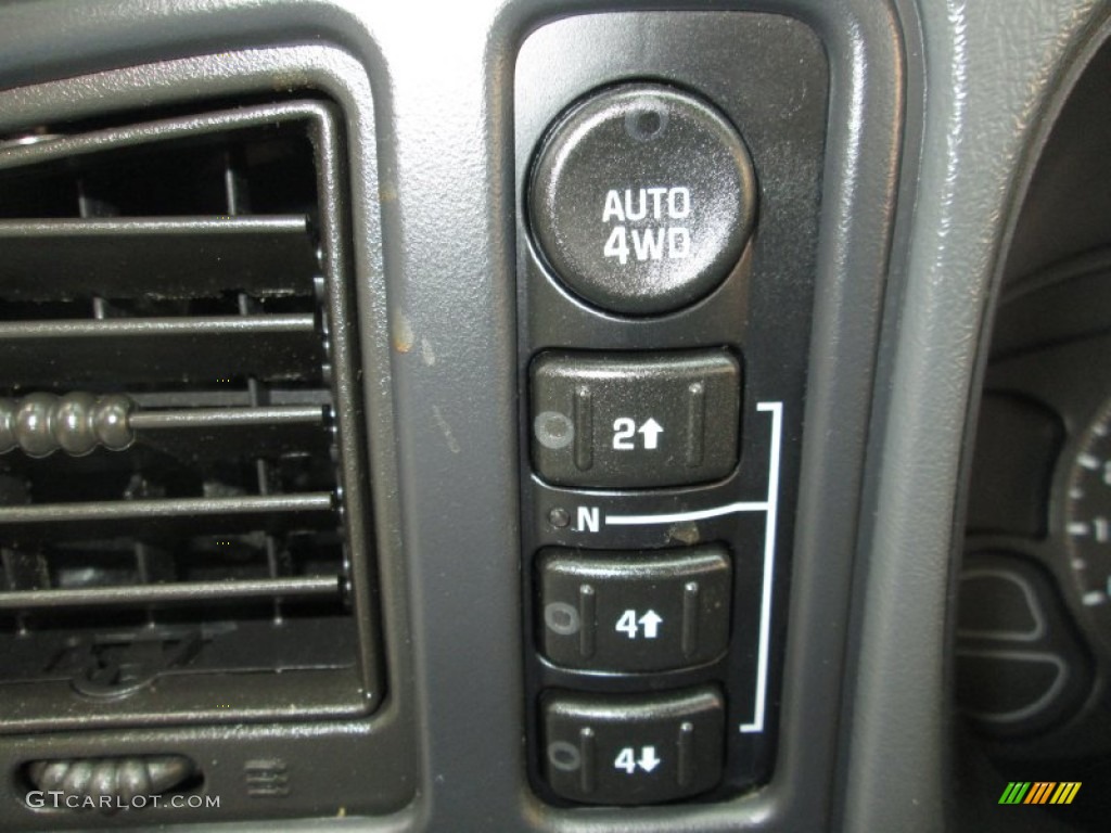 2005 Suburban 1500 LT 4x4 - Victory Red / Gray/Dark Charcoal photo #22