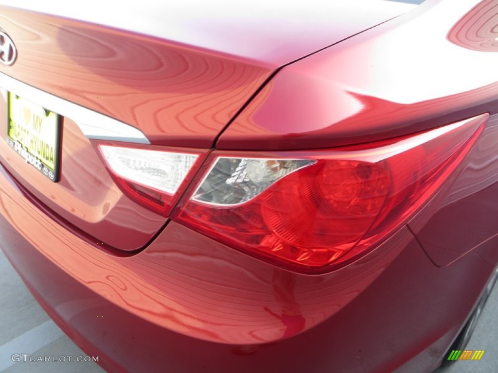 2012 Sonata SE - Sparkling Ruby Red / Black photo #15