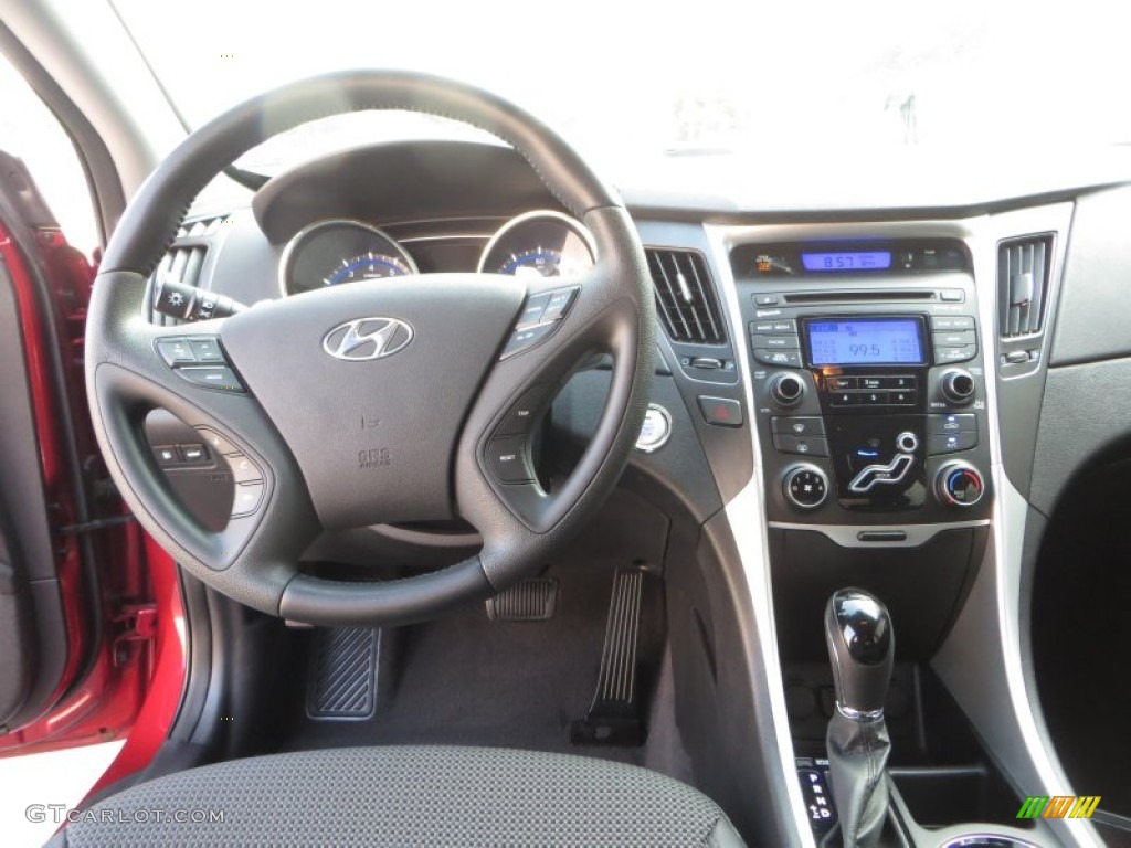 2012 Sonata SE - Sparkling Ruby Red / Black photo #31