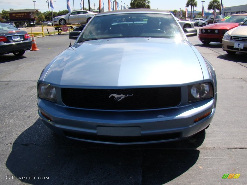 2005 Mustang V6 Premium Convertible - Windveil Blue Metallic / Dark Charcoal photo #3