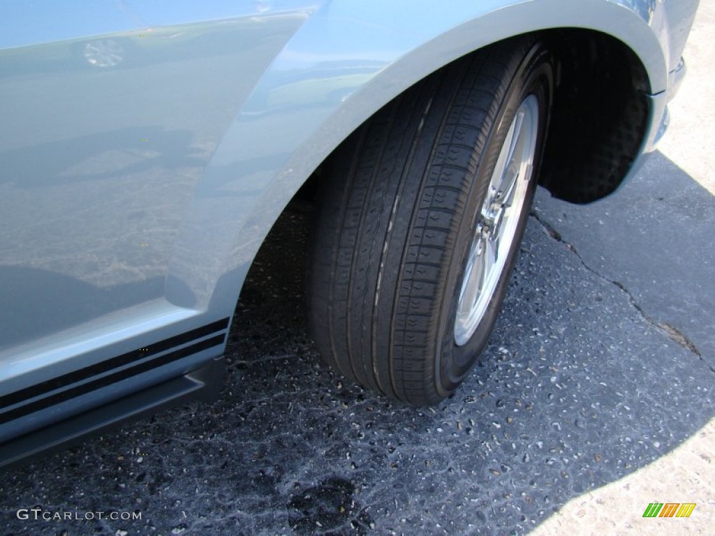 2005 Mustang V6 Premium Convertible - Windveil Blue Metallic / Dark Charcoal photo #15