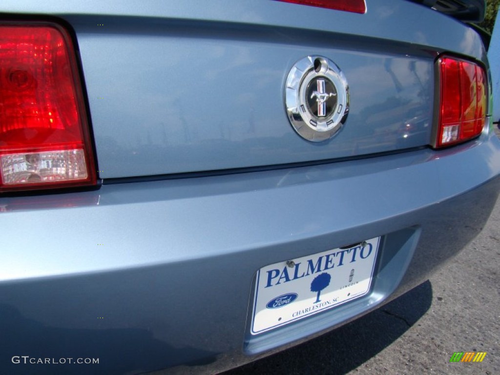 2005 Mustang V6 Premium Convertible - Windveil Blue Metallic / Dark Charcoal photo #21