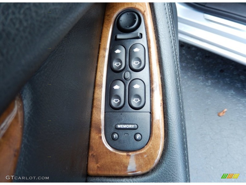 2001 Jaguar S-Type 3.0 Controls Photo #85418171