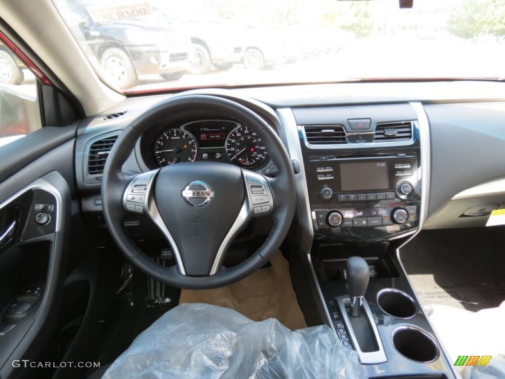 2014 Nissan Altima 2.5 SV Dashboard Photos