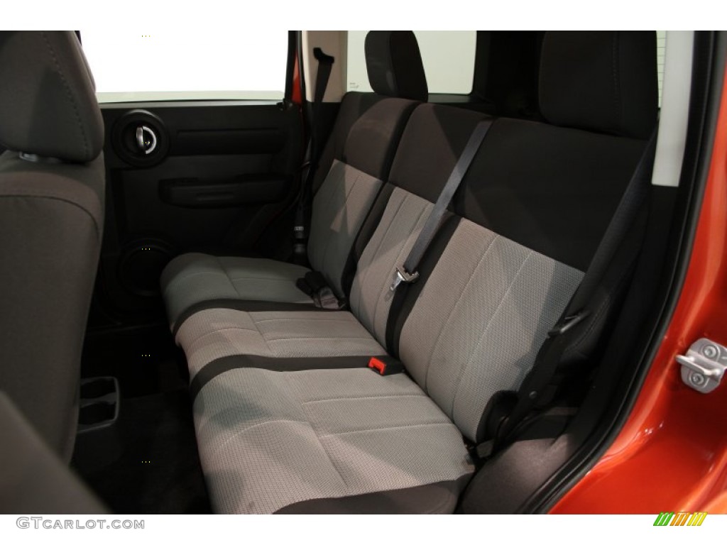 2009 Nitro SE 4x4 - Sunburst Orange Pearl / Dark Slate Gray photo #12