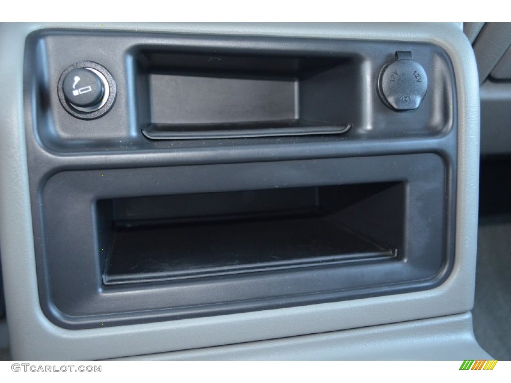 2004 Yukon SLT 4x4 - Carbon Metallic / Neutral/Shale photo #18