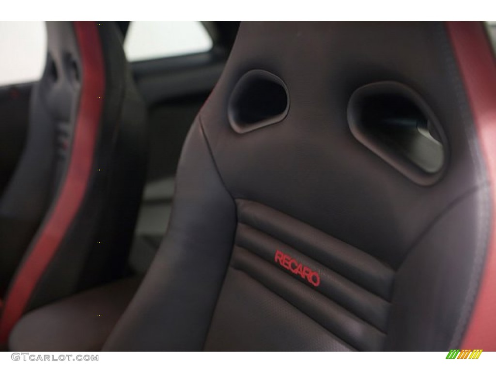 2012 Nissan GT-R Black Edition Marks and Logos Photos