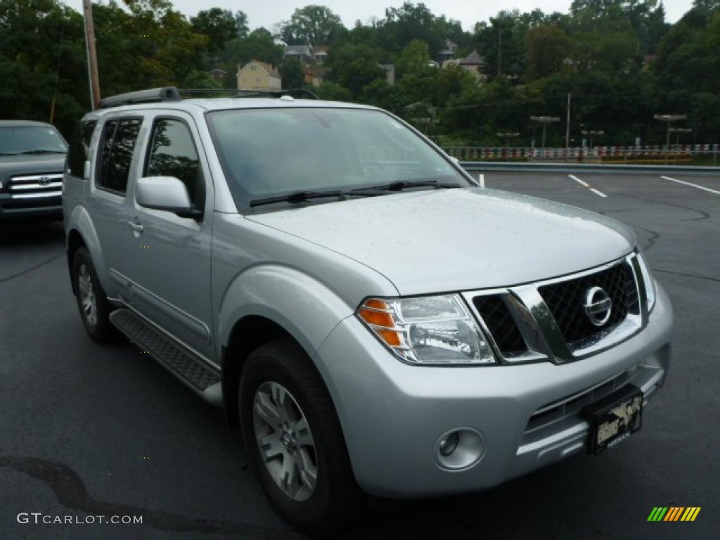 2010 Pathfinder SE 4x4 - Silver Lightning Metallic / Graphite photo #1