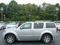 2010 Silver Lightning Metallic Nissan Pathfinder SE 4x4  photo #2