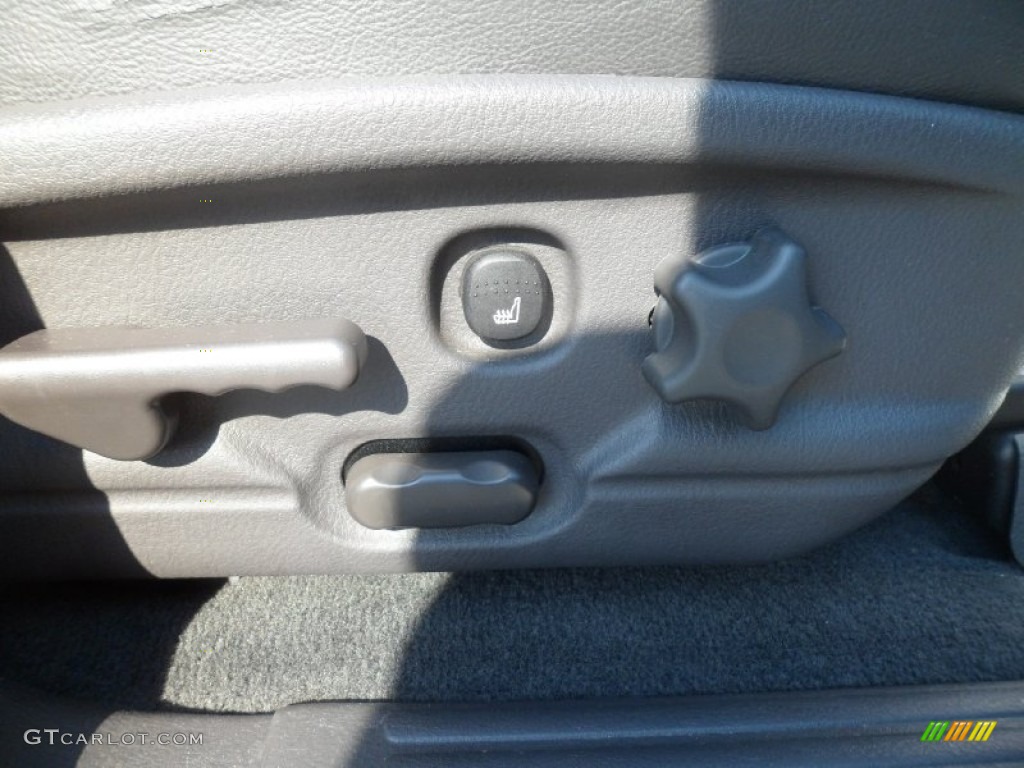 2005 Ford Explorer Limited 4x4 Controls Photo #85441185