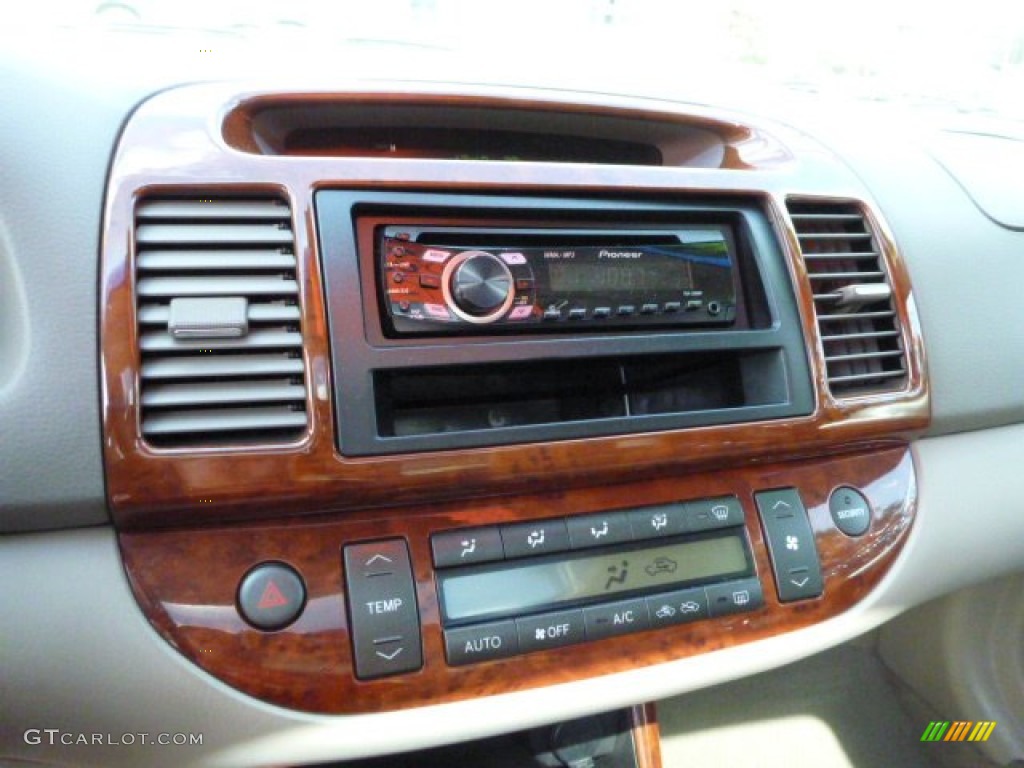 2002 Camry XLE - Black Walnut Pearl / Taupe photo #19