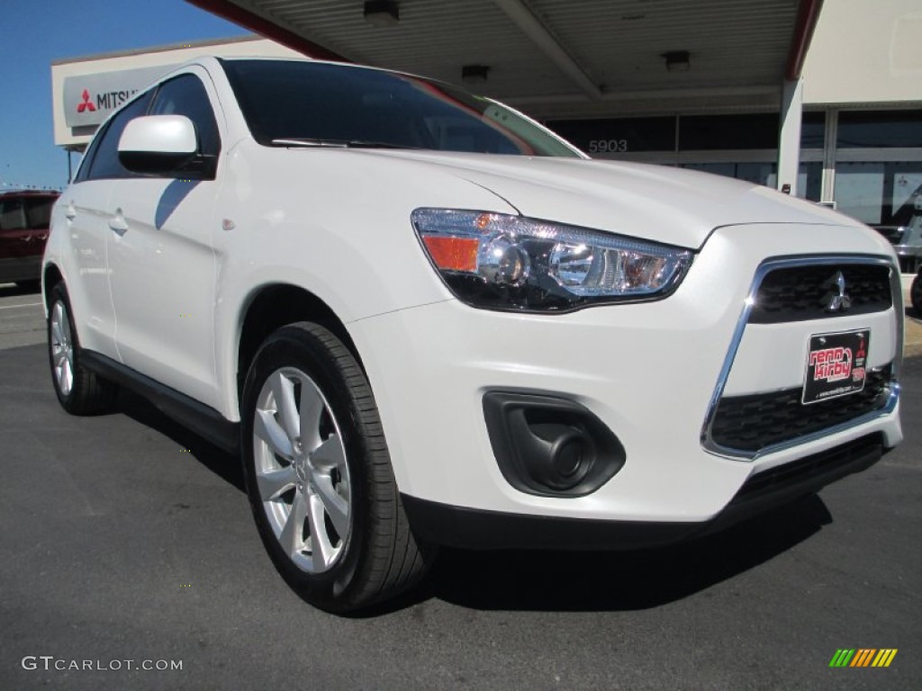 White Pearl Mitsubishi Outlander Sport