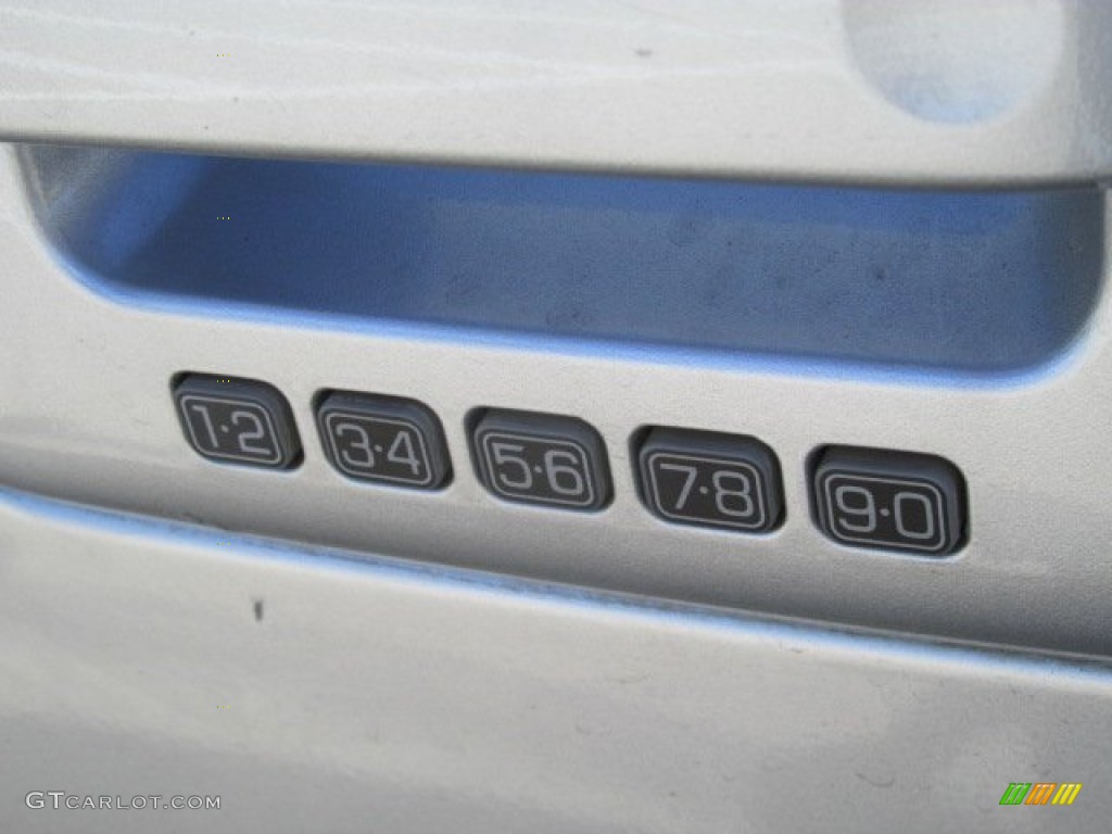 2010 F150 Lariat SuperCab 4x4 - Ingot Silver Metallic / Black photo #8