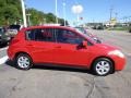 Red Alert - Versa 1.8 S Hatchback Photo No. 6