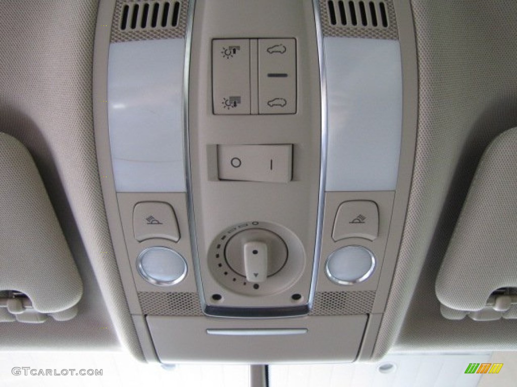 2007 Audi Q7 3.6 quattro Controls Photo #85460436