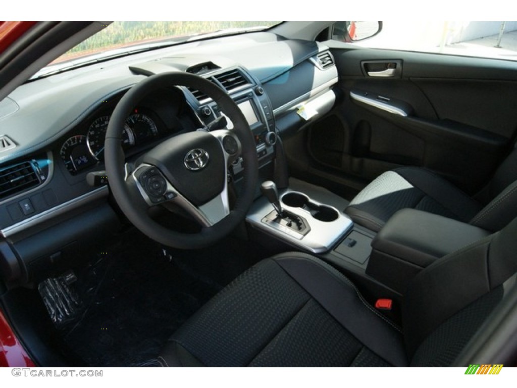 Black Interior 2014 Toyota Camry SE Photo #85461141