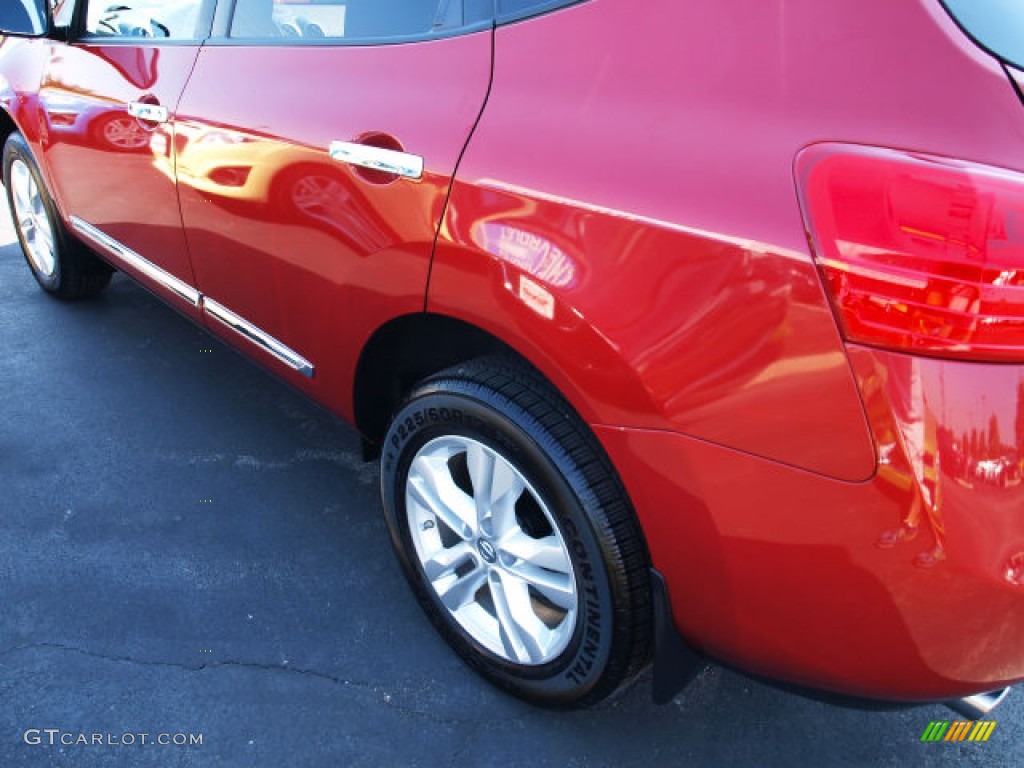 2012 Rogue SV - Cayenne Red / Black photo #4