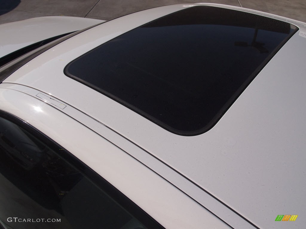 2011 3 Series 335i Coupe - Alpine White / Black photo #11