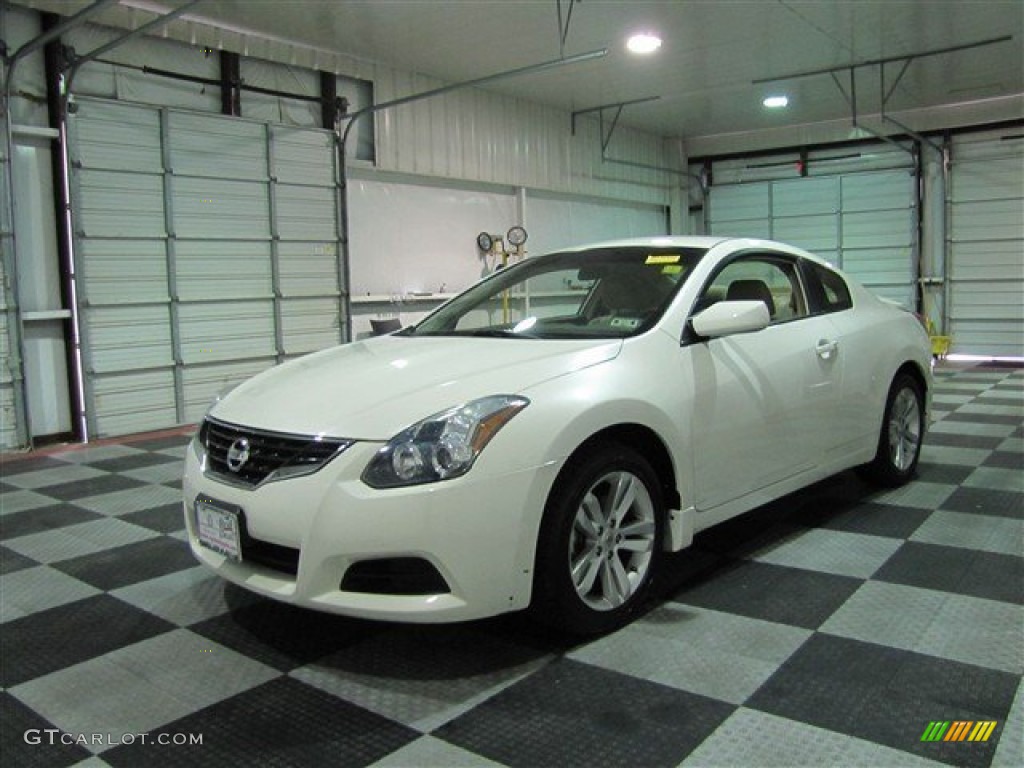 2010 Altima 2.5 S Coupe - Winter Frost White / Blond photo #3