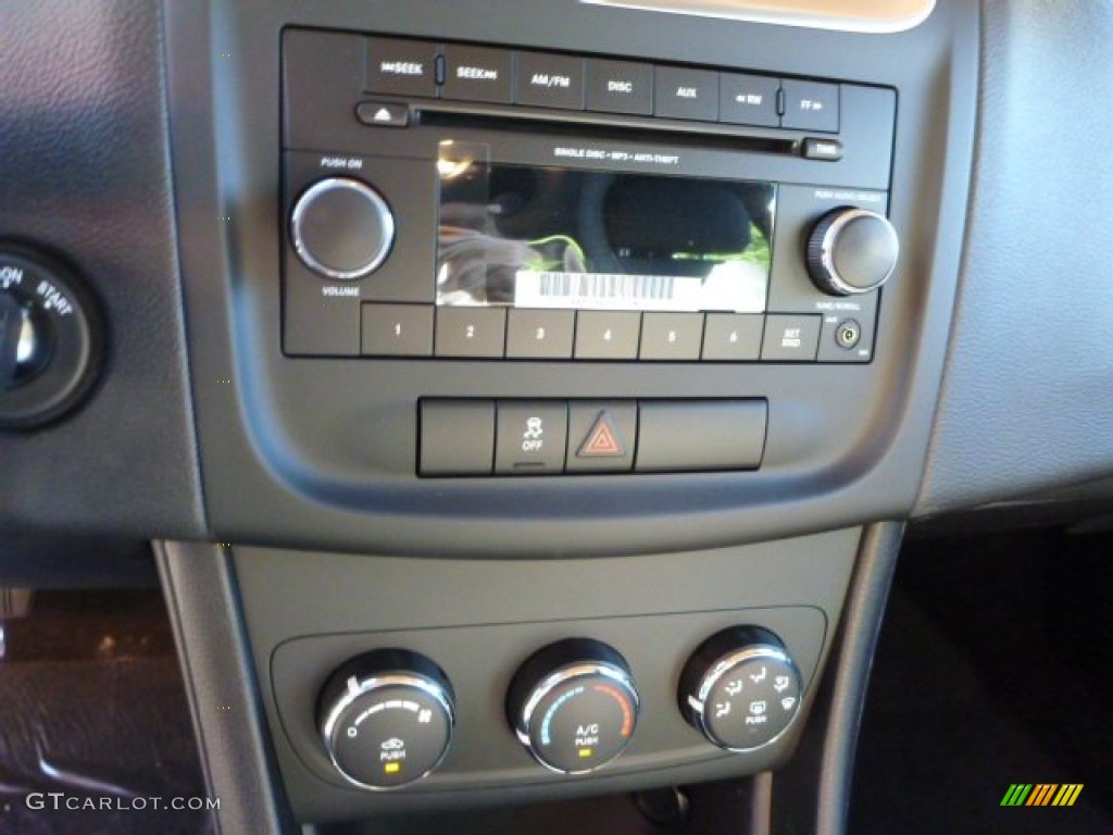 2014 Dodge Avenger SE Audio System Photos