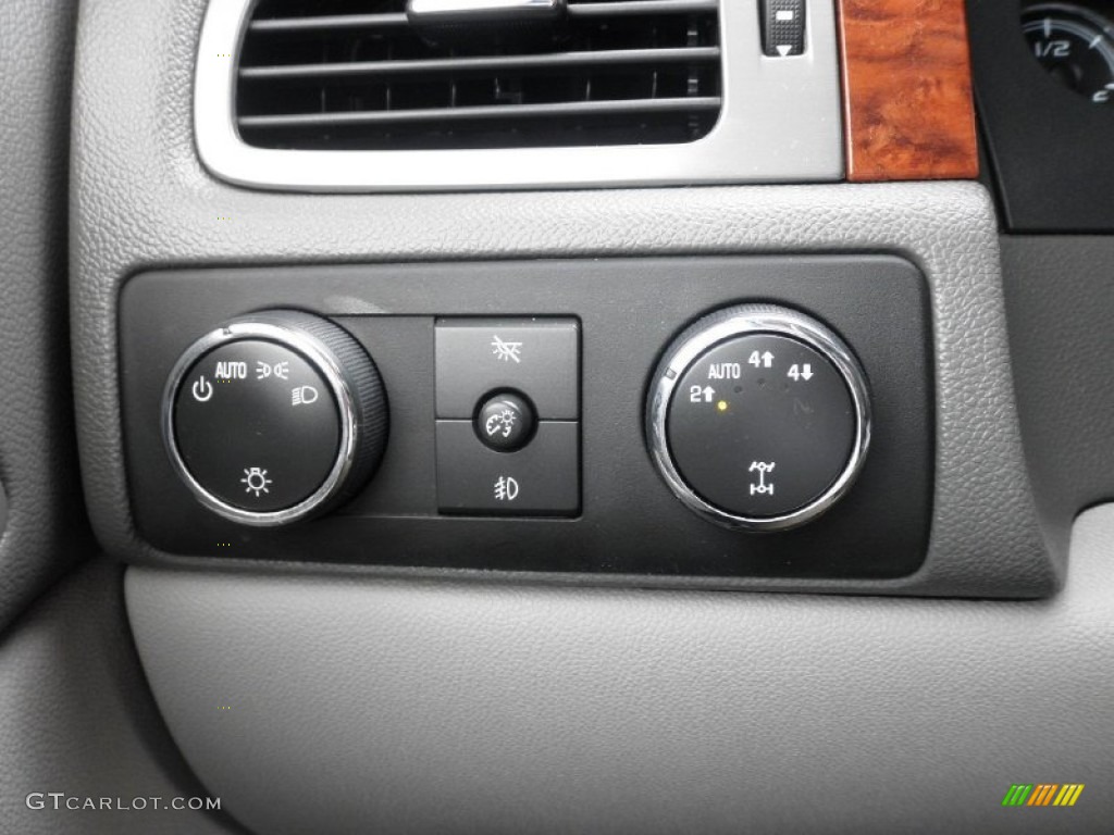 2008 Suburban 1500 LT 4x4 - Dark Blue Metallic / Light Titanium/Dark Titanium photo #17