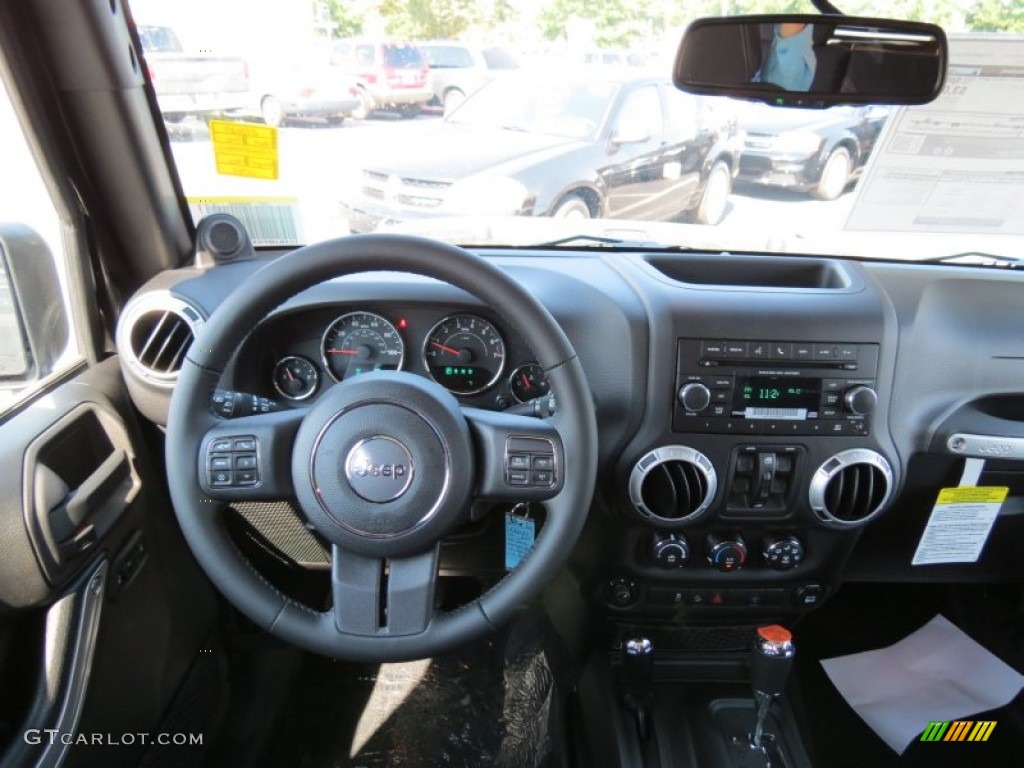 2014 Jeep Wrangler Unlimited Rubicon 4x4 Black Dashboard Photo #85488995