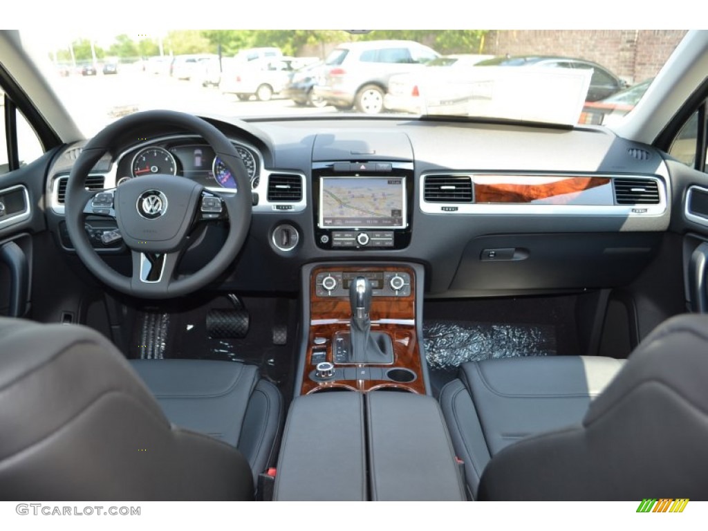 2014 Volkswagen Touareg TDI Lux 4Motion Black Anthracite Dashboard Photo #85489889