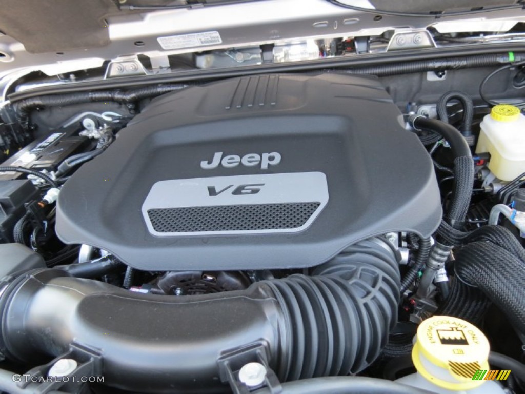 2014 Jeep Wrangler Unlimited Rubicon 4x4 3.6 Liter DOHC 24-Valve VVT V6 Engine Photo #85490588