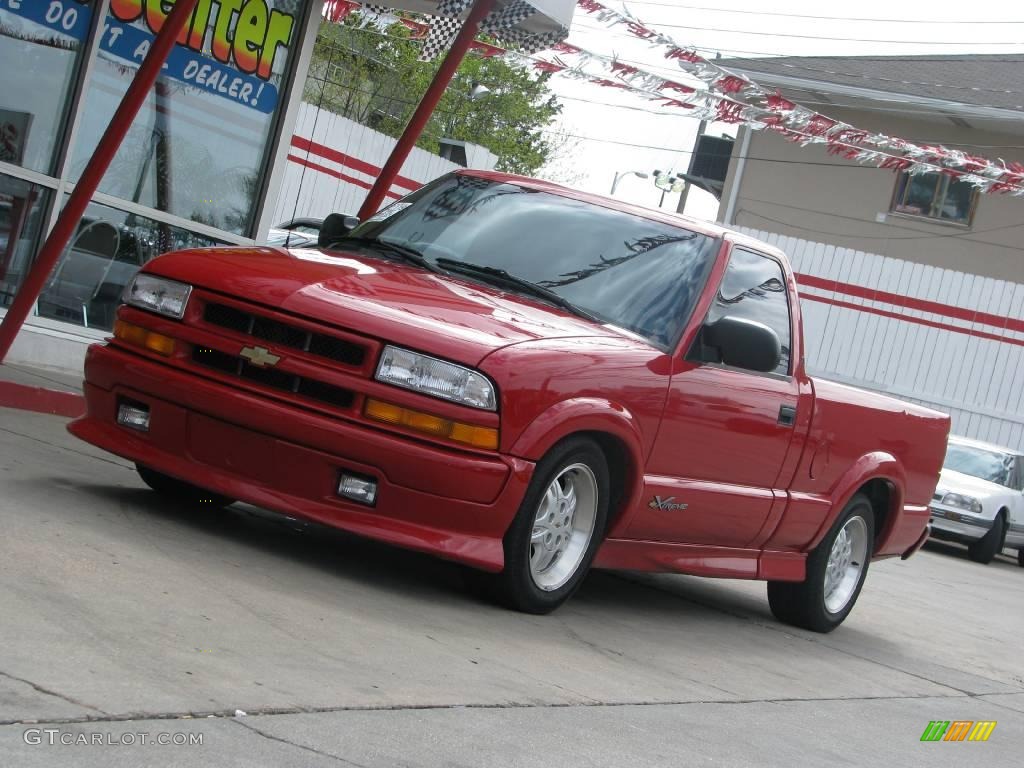 2000 S10 Xtreme Regular Cab - Victory Red / Graphite photo #3