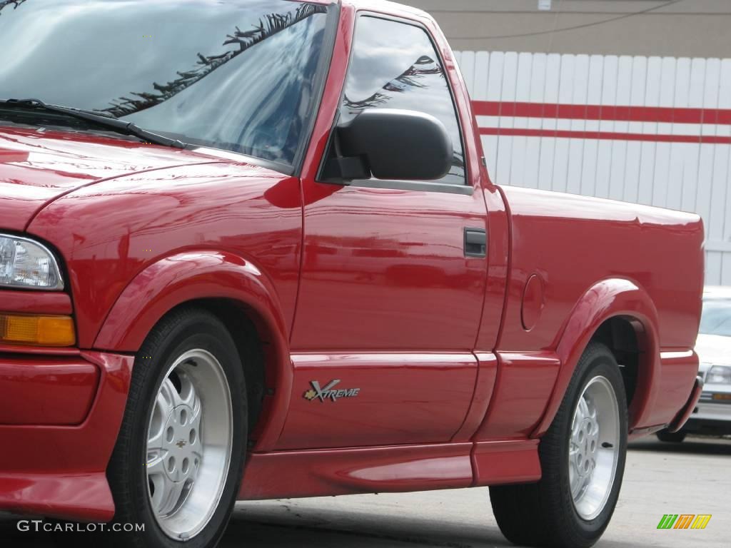 2000 S10 Xtreme Regular Cab - Victory Red / Graphite photo #4